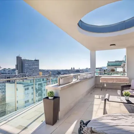 Skyvibe Penthouse Bpcentral *