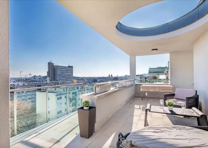 Skyvibe Penthouse Bpcentral *
